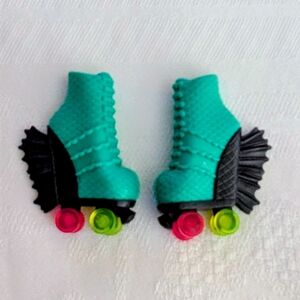 Monster High Laguna Blue Girl Doll Skultimate Roller Maze Skates